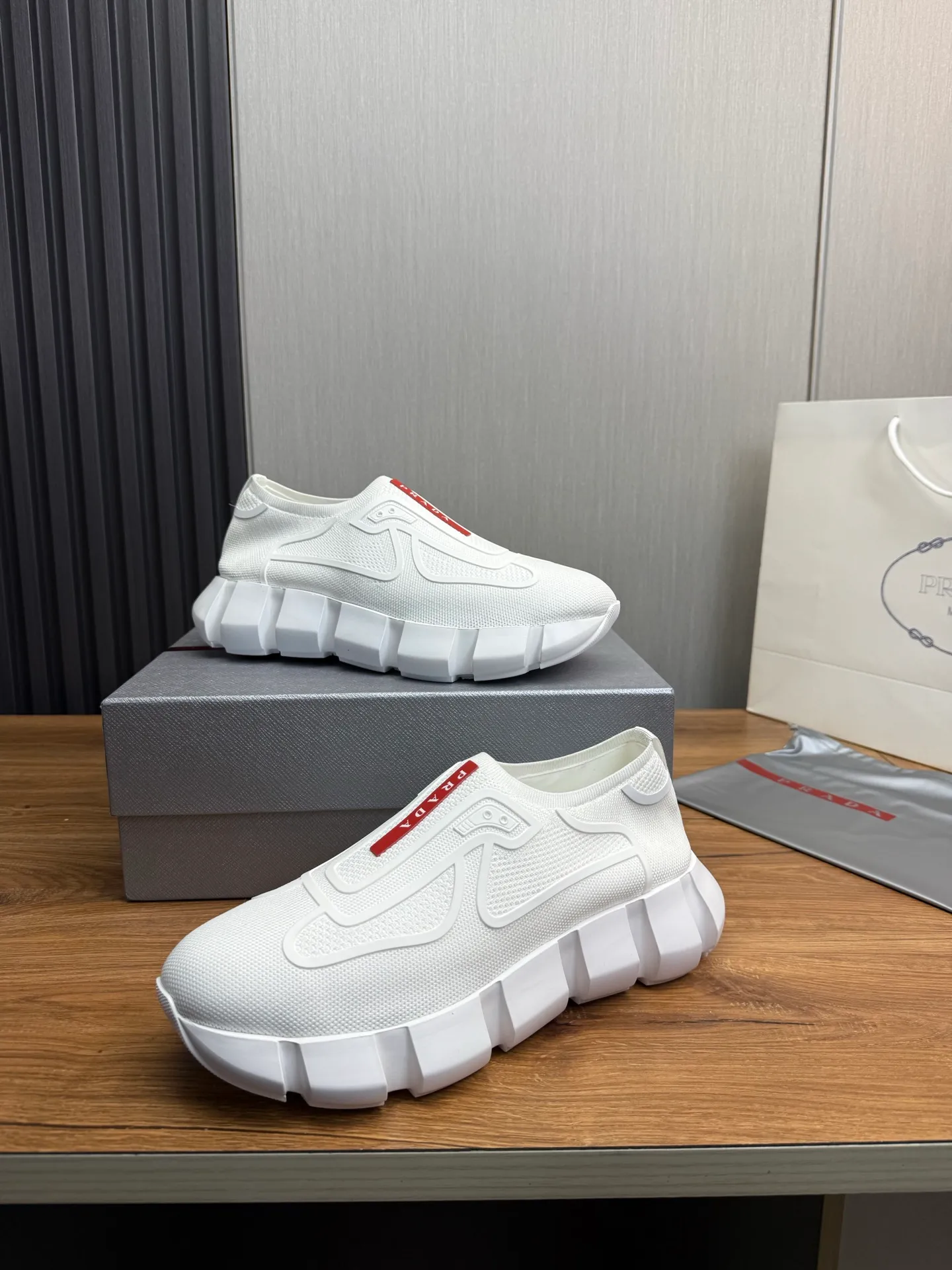 Men's shoes 💰580💰 [PRADA] Popular men's shoes shipped 👏Official website synchronized ⬆️Original fly-woven fabric + cowhide lining, 1⃣️:1⃣️reproduction, original sole, 38-45 (45. Customized, non-refundable)